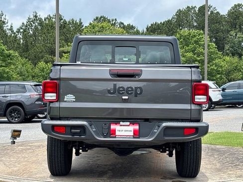 Used 2024 Jeep Gladiator Sport AWD/4WD image 6