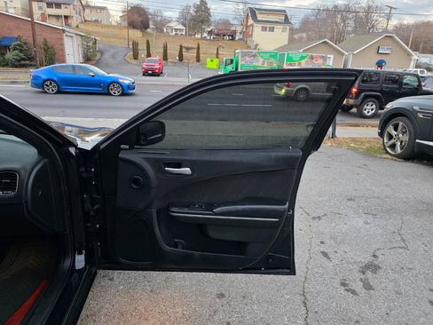 Used 2016 Dodge Charger SXT image 15