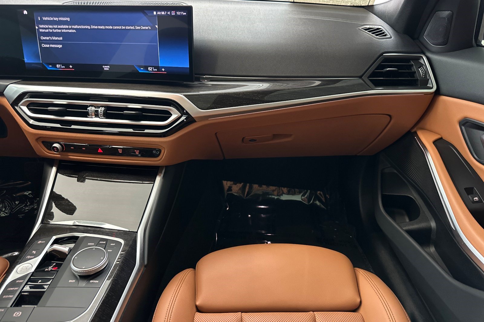 Certified 2024 BMW 330i Sedan w/ Convenience Package RWD image 32