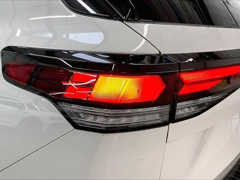 New 2026 Volkswagen Tiguan SE R-Line image 25