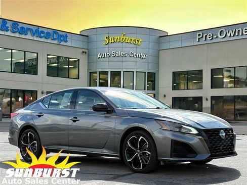 Used 2023 Nissan Altima 2.5 SR image 1