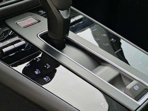 Certified 2026 Porsche Macan AWD/4WD image 21