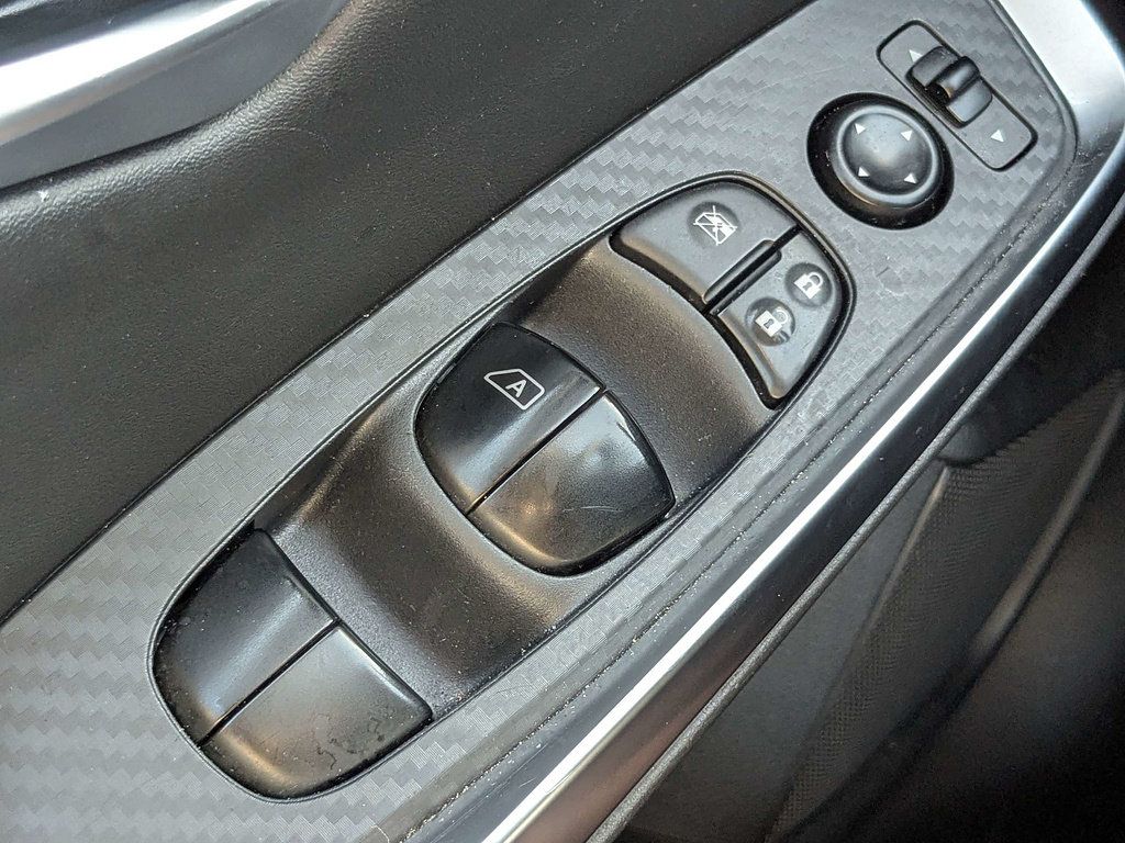 Used 2025 Nissan Sentra SR FWD image 23