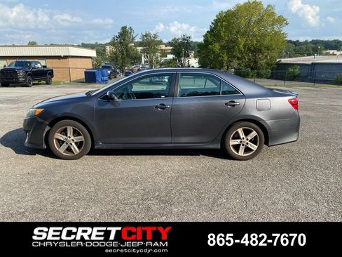 Used 2014 Toyota Camry SE FWD image 8