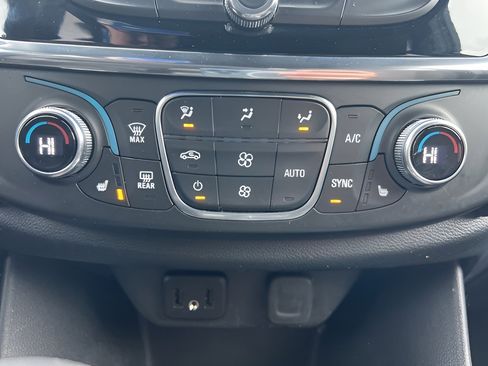 Used 2023 Chevrolet Traverse LT w/ Midnight/Sport Edition image 13