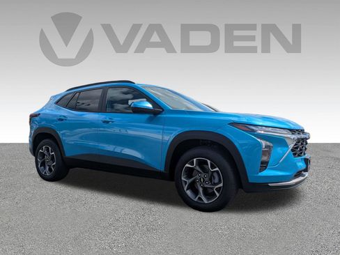 New 2026 Chevrolet Trax LT w/ Driver Confidence Package FWD image 3