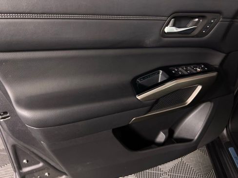 Used 2024 Nissan Pathfinder Platinum w/ Cargo Package image 27