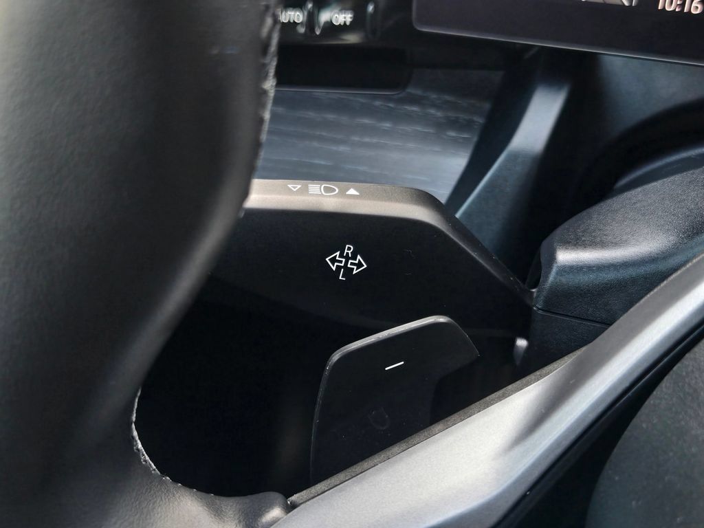 Used 2025 BMW 530i RWD image 27