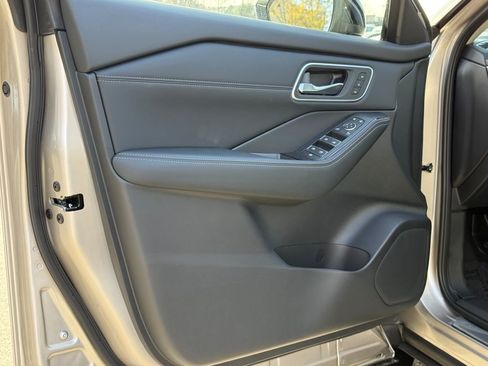 New 2026 Nissan Rogue Platinum image 23