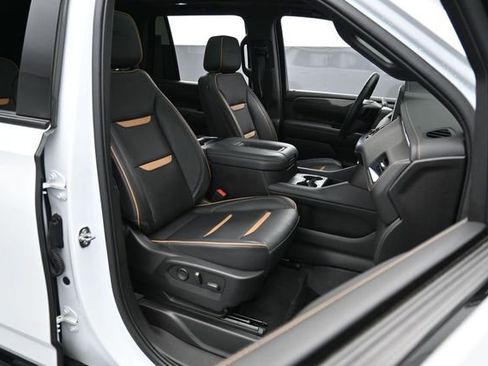 Used 2023 GMC Yukon AT4 w/ Technology Package AWD/4WD image 29