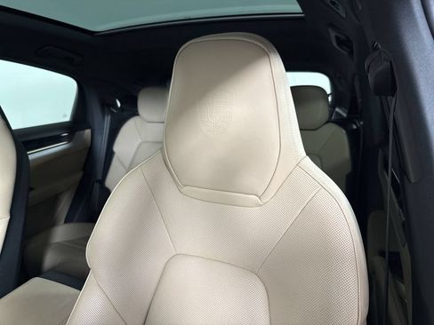 Certified 2024 Porsche Cayenne Coupe AWD/4WD image 40