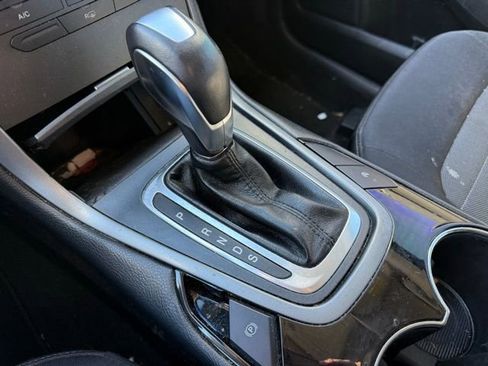 Used 2016 Ford Edge SE image 25