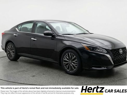 Used 2025 Nissan Altima 2.5 SV image 1