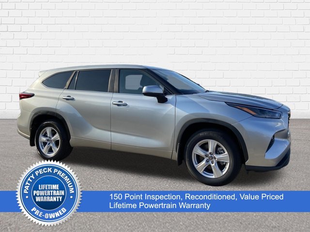 Used 2023 Toyota Highlander LE AWD/4WD image 1
