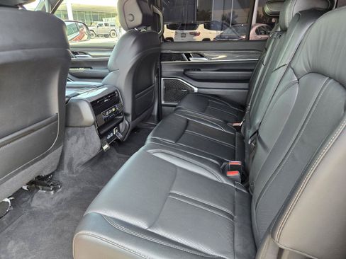 Certified 2022 Jeep Wagoneer Series II AWD/4WD image 24