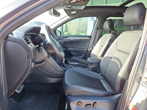 Certified 2023 Volkswagen Tiguan SE R-Line image 9