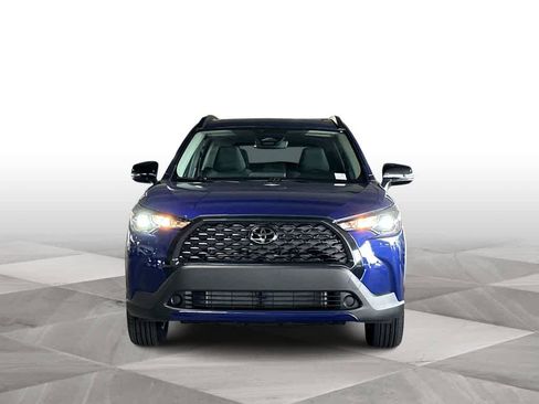 Used 2025 Toyota Corolla Cross LE FWD image 3