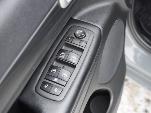 Used 2022 Jeep Grand Cherokee Laredo X image 12