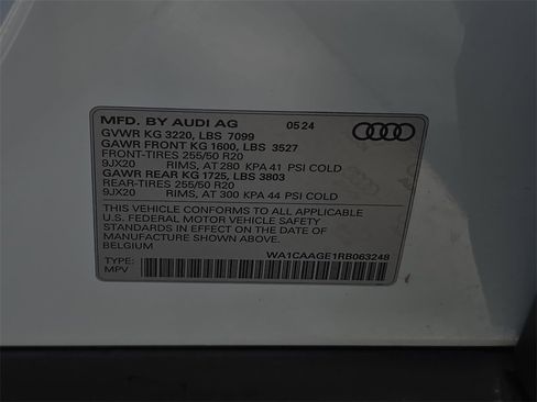 Used 2024 Audi Q8 e-tron Premium Plus image 33