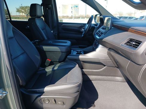 Used 2023 Chevrolet Suburban Premier image 31