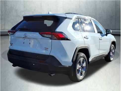 Used 2022 Toyota RAV4 XLE image 6