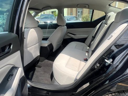 Used 2024 Nissan Altima 2.5 SV FWD image 27