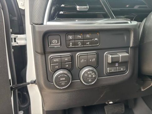 New 2026 Chevrolet Suburban RST image 23