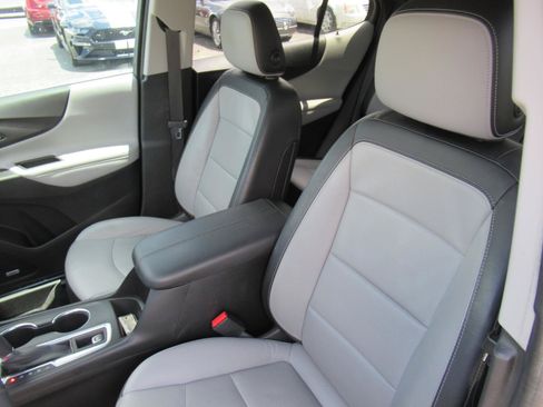 Used 2019 Chevrolet Equinox Premier FWD image 17
