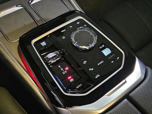 New 2025 BMW 760i xDrive image 11