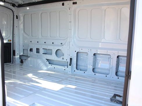 New 2024 Ford Transit 250 148 Medium Roof image 18