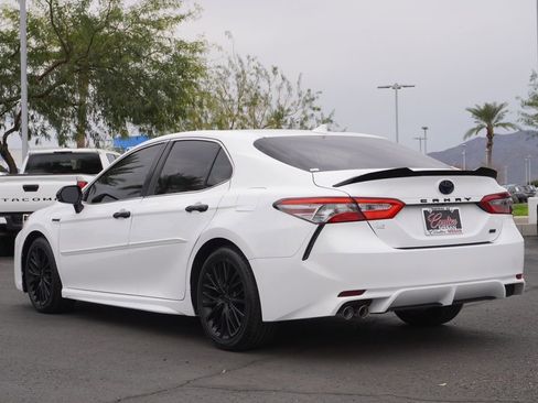 Used 2019 Toyota Camry SE image 3
