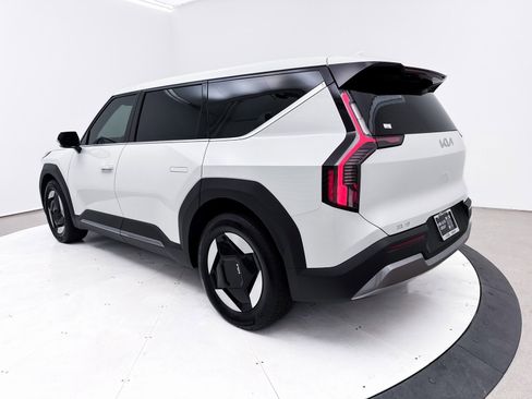 Used 2024 Kia EV9 Light Long Range image 15