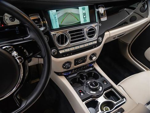 Used 2016 Rolls-Royce Wraith image 23