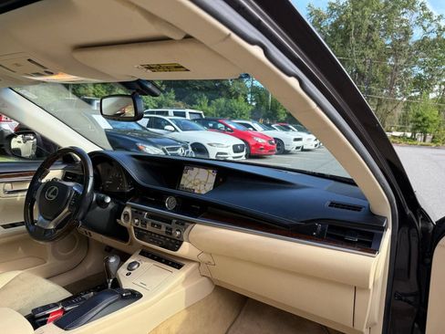 Used 2015 Lexus ES 350 w/ Luxury Package FWD image 20