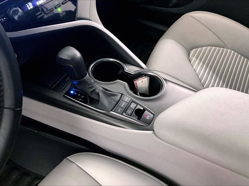 Used 2023 Toyota Camry SE image 16