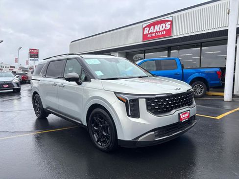 Used 2025 Kia Carnival SX Prestige image 2