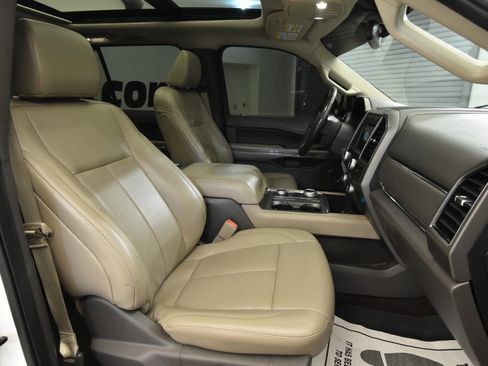 Used 2021 Ford Expedition XLT image 16