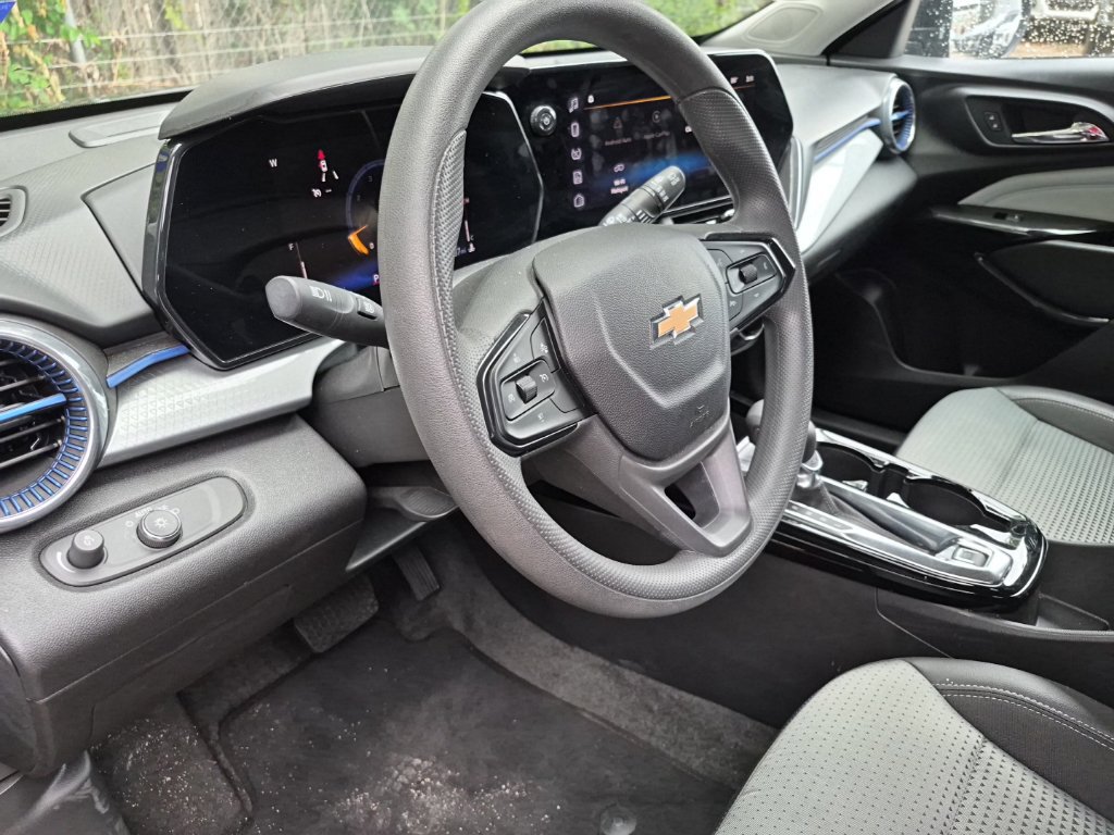 Used 2026 Chevrolet Trax LT FWD image 16