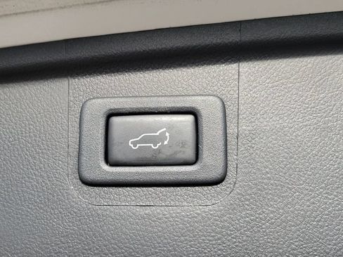 Used 2018 Subaru Outback 2.5i Limited AWD/4WD image 32