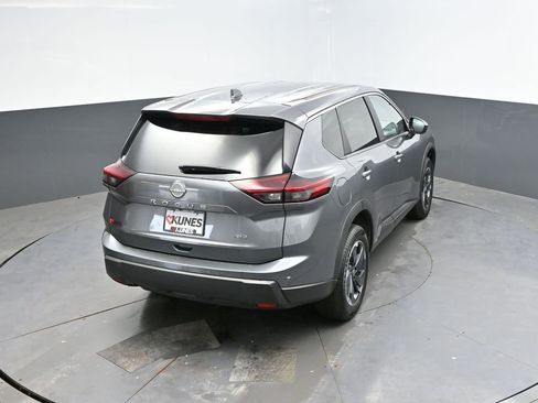 Used 2025 Nissan Rogue SV AWD/4WD image 30