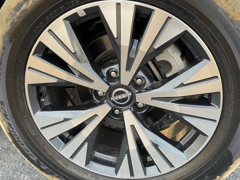 Certified 2023 Nissan Rogue SV image 24