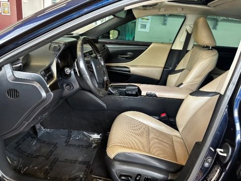 Used 2019 Lexus ES 350 w/ Premium Package FWD image 13