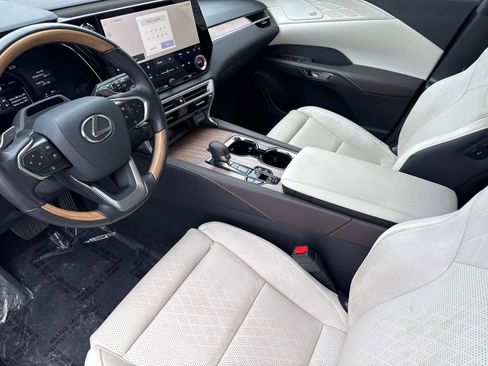 Used 2025 Lexus RX 450h AWD w/ Luxury Package image 23