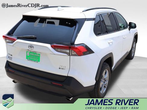 Used 2025 Toyota RAV4 XLE AWD/4WD image 5