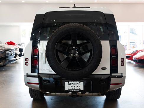 Used 2023 Land Rover Defender 130 SE AWD/4WD image 5