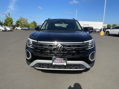 Used 2024 Volkswagen Atlas Peak Edition SE AWD/4WD image 8