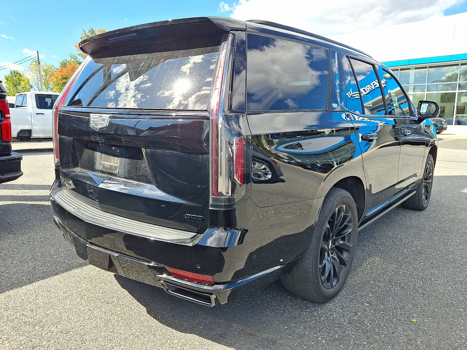 Used 2023 Cadillac Escalade Sport Platinum w/ LPO, ONYX Package AWD/4WD image 5