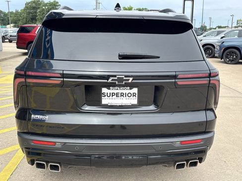 Used 2024 Chevrolet Traverse LT w/ Enhanced Driving Package FWD image 4
