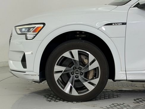 Used 2022 Audi e-tron Premium Plus w/ Premium Plus Package image 11