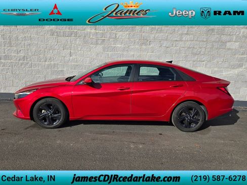 Used 2023 Hyundai Elantra SEL w/ Cargo Package FWD image 2
